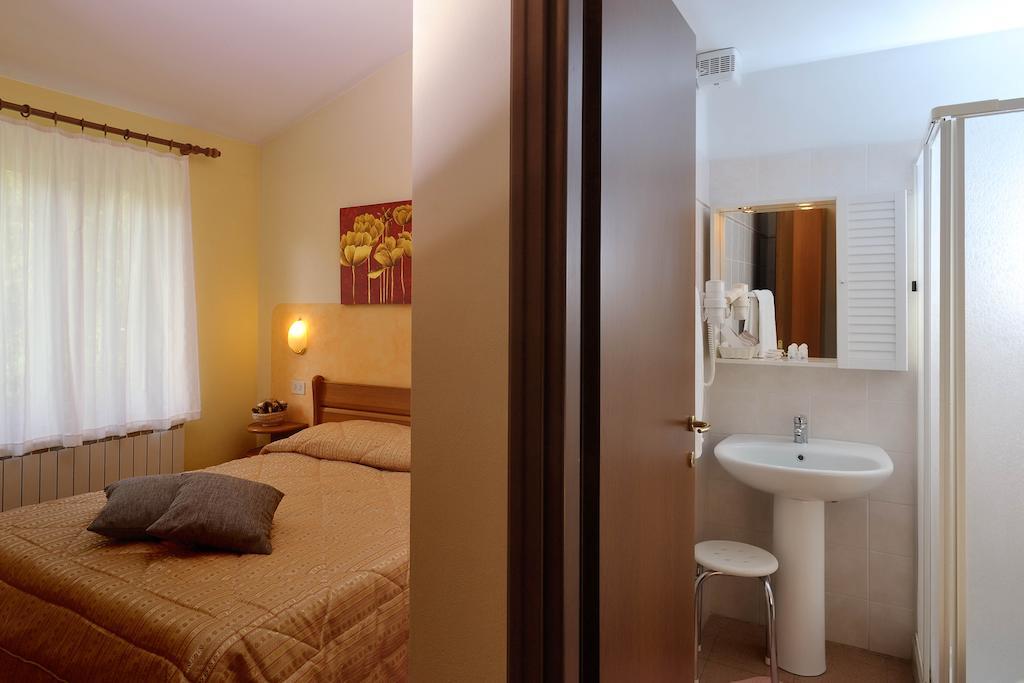 Hotel Le Rondini Riccò del Golfo di Spezia Zimmer foto